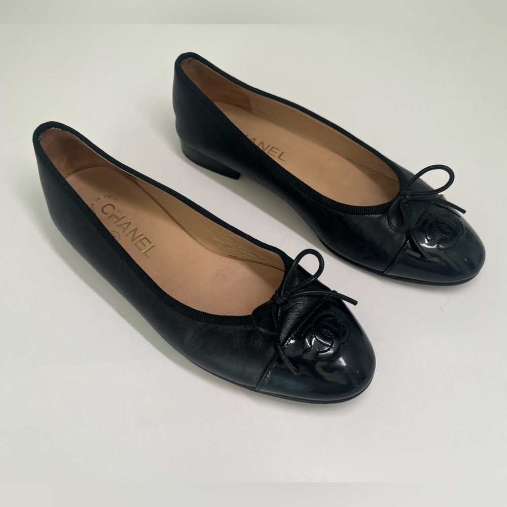 Authentic Chanel Ballet Flats Lambskin & Patent Calfskin